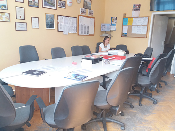 Srednja škola „“Kreševo“: Obnova sportske svlačionice i donacija uredskih stolica