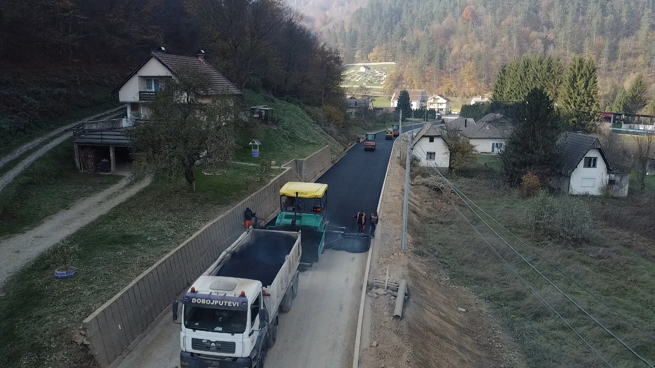 Privremena obustava prometa zbog asfaltiranja u Tomićima – završetak radova na asfaltiranju se očekuje idući tjedan