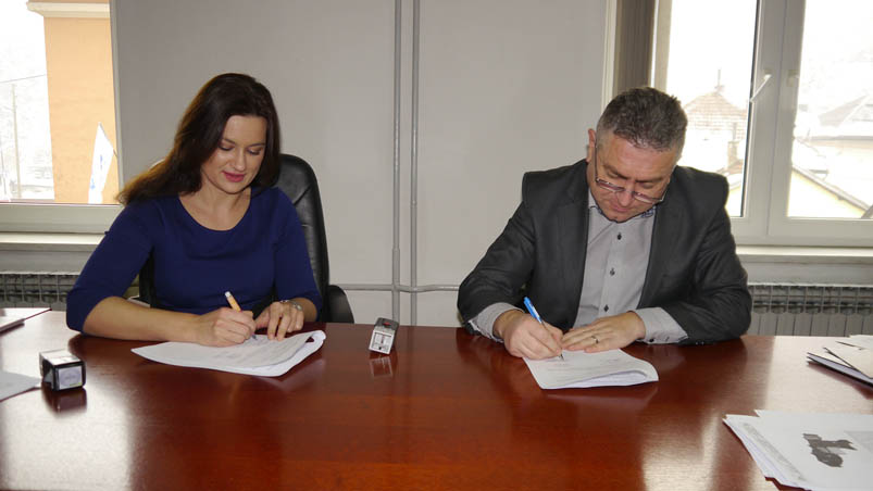 Potpisan ugovor o rekonstrukciji neasfaltirane dionice puta ka Tarčinu