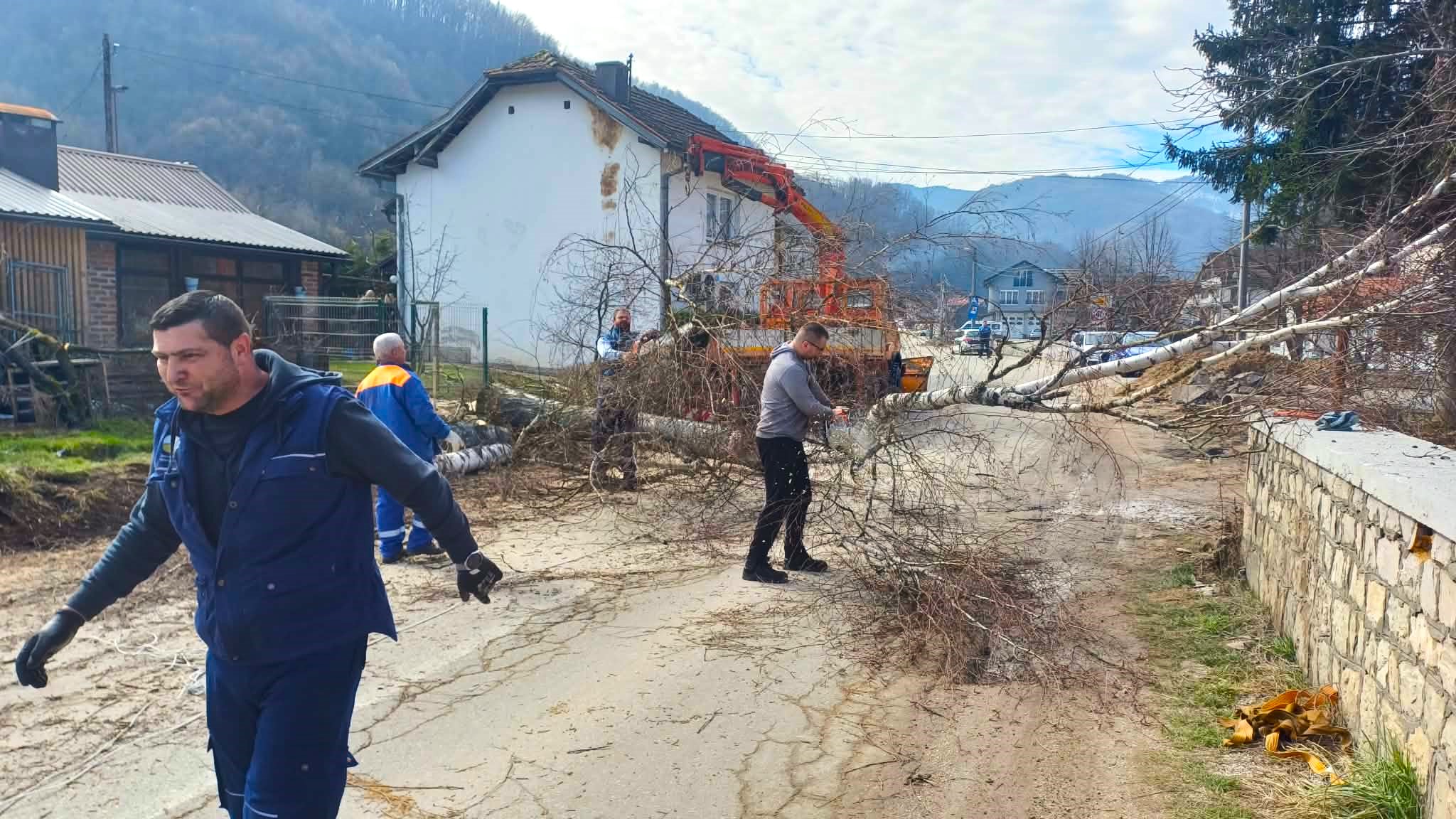 Proljetno uređenje u Kreševu: Počeli radovi na uređenju i sadnji više od 250 novih sadnica