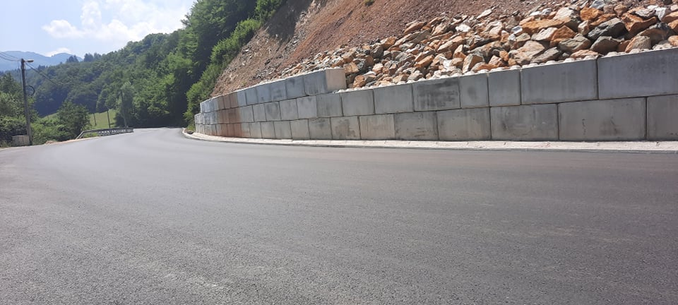 Drugim asfaltnim slojem završena dionica Kreševo - Kiseljak (Kvasinova krivina)