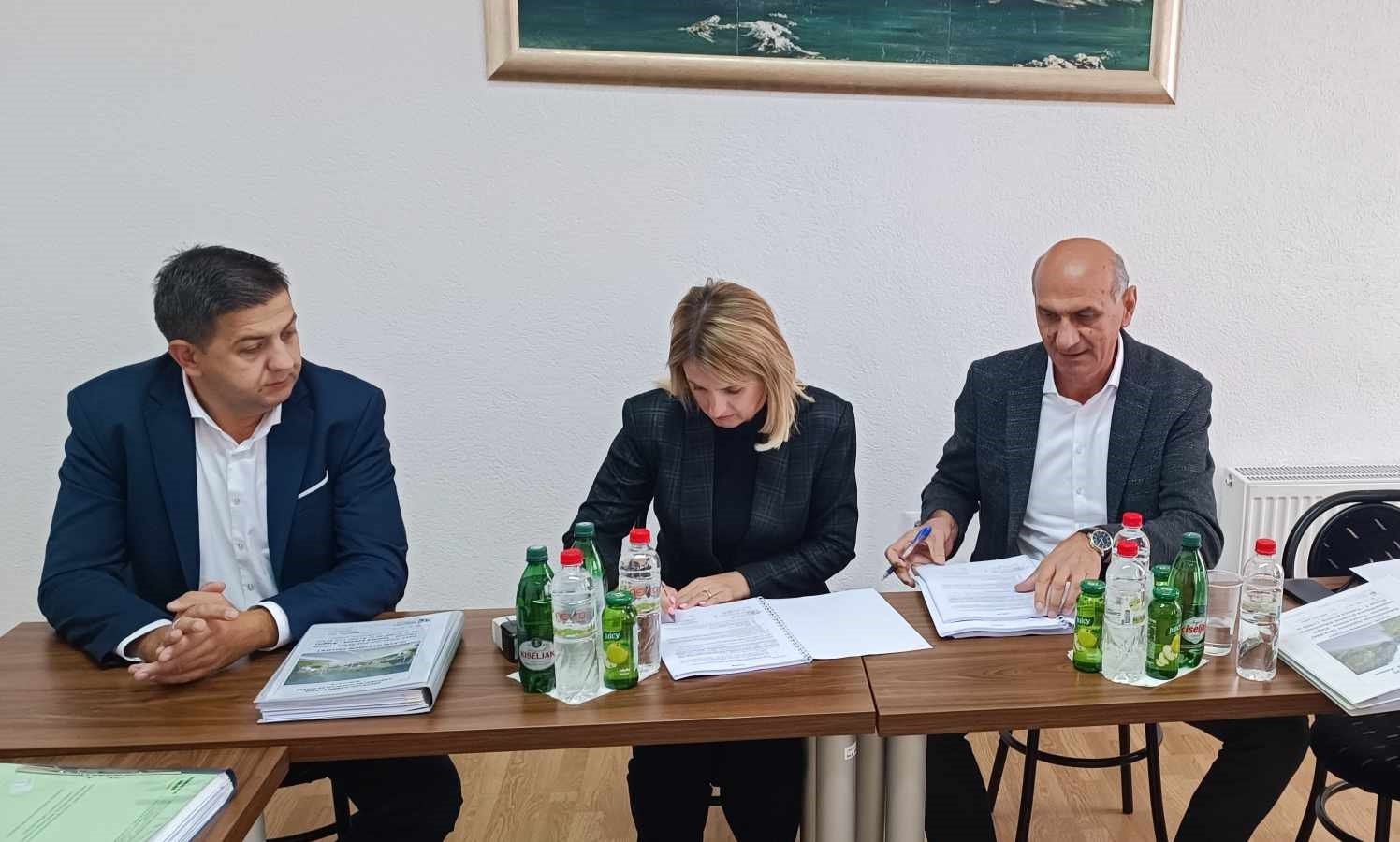 Potpisan Ugovor za rekonstrukciju regionalnog puta od Tomića do Komara. Uskoro počinju radovi!